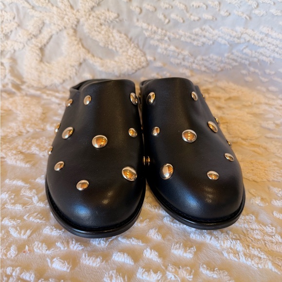Chic Black Studded Vince Camuto Mules - Picture 4 of 6